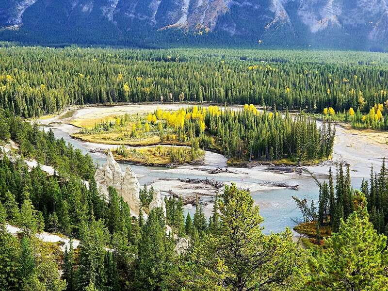 Minnewanka/Banff Gondola/Johnston Canyon/Moraine Lake Louise - Morant’s Curve photo stop: a quick Bow River classic