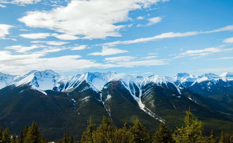 Minnewanka/Banff Gondola/Johnston Canyon/Moraine Lake Louise - Moraine Lake in season (and why it’s worth planning for)